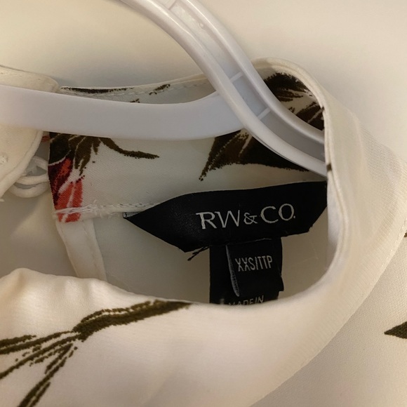 RW&CO floral blouse - Picture 2 of 5